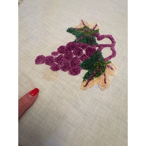 Vintage Round Tablecloth Grapes HOOKED Design Handmade - Picture 3 of 6